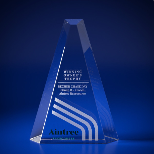 Arrow Trophy in Crystal | Laser Crystal UK's #1 award manufacturer